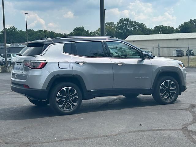 2022 Jeep Compass Limited photo 16