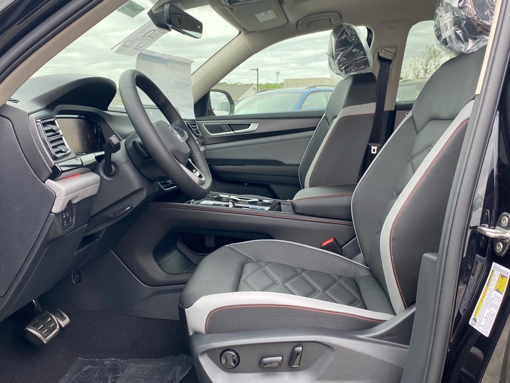2025 Volkswagen Atlas Peak Edition SE photo 6
