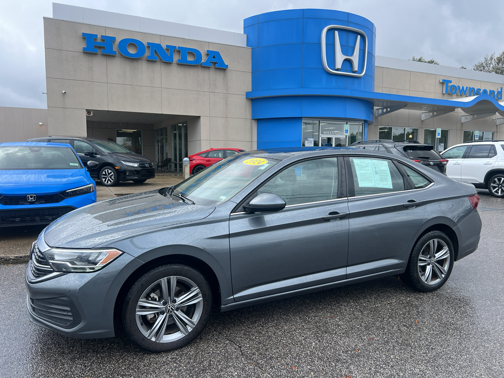 2024 Volkswagen Jetta SE's photo