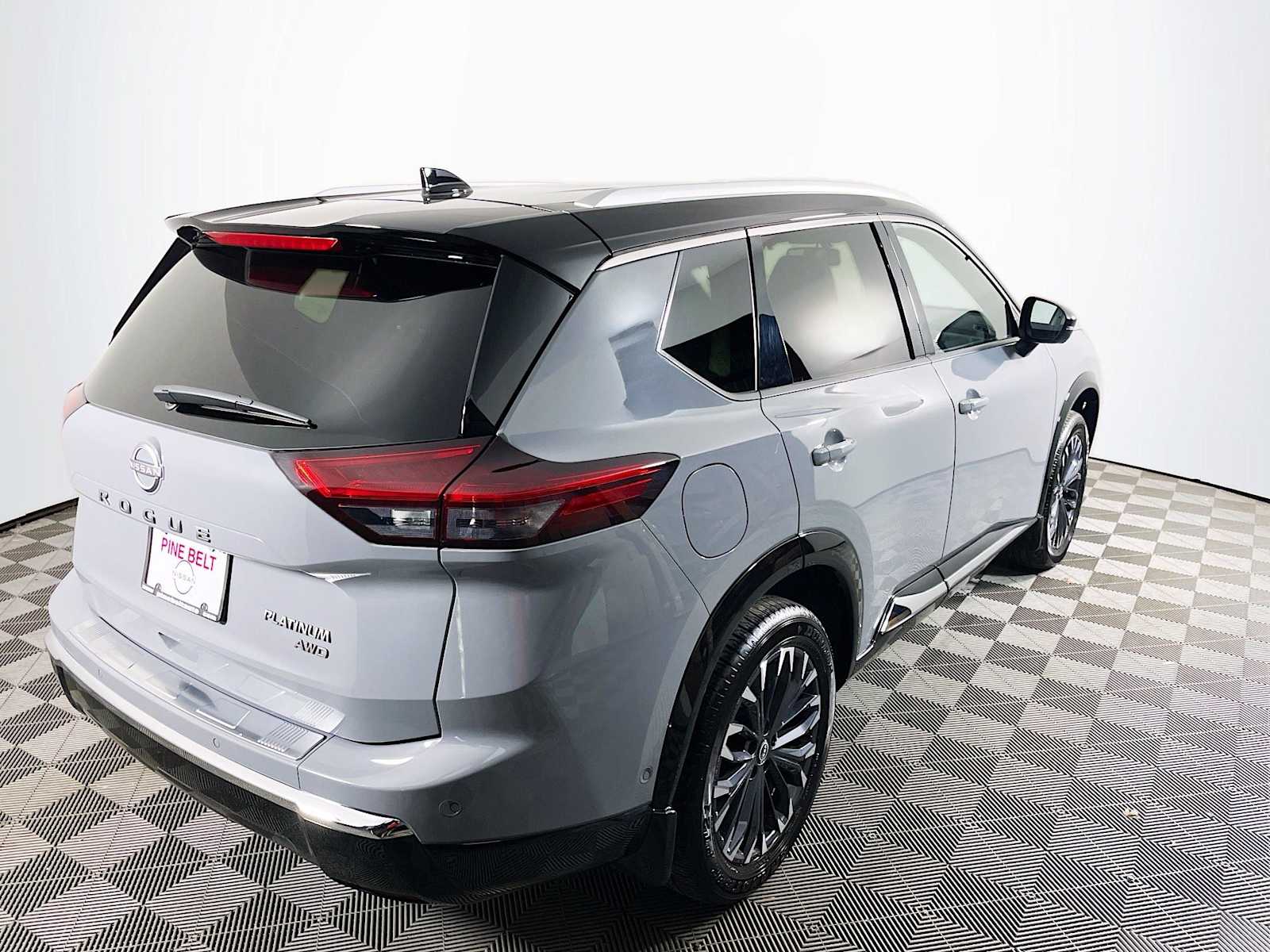 2024 Nissan Rogue Platinum photo 4
