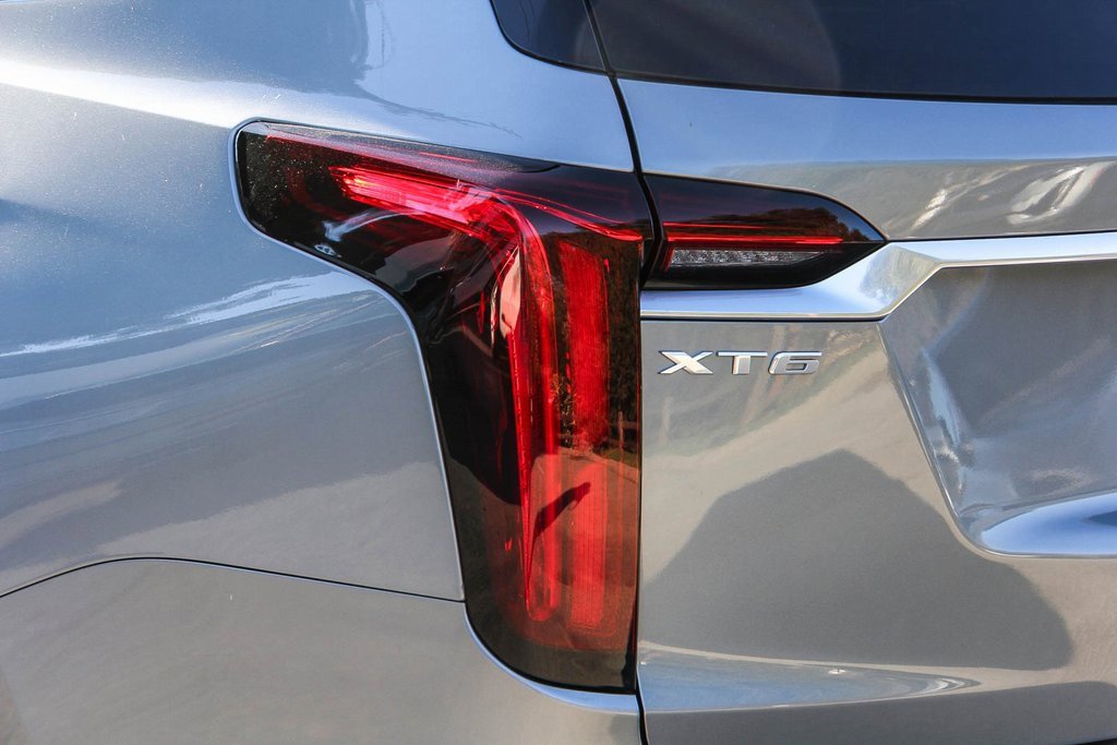 2025 Cadillac XT6 Luxury photo 4