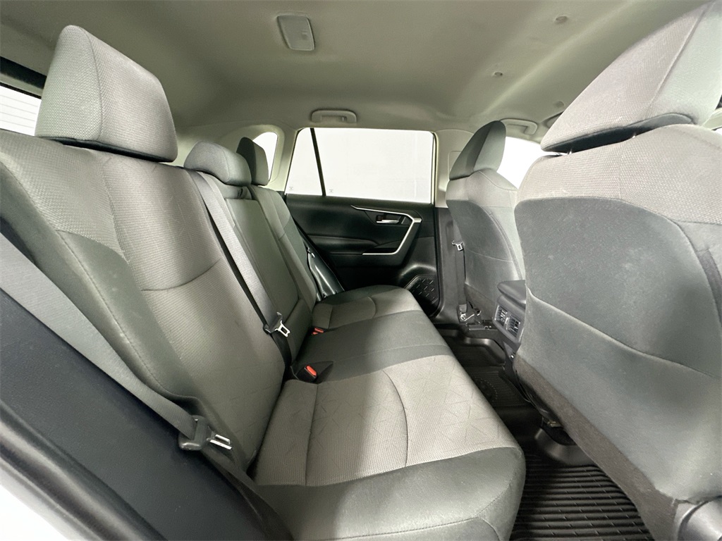 2024 Toyota RAV4 XLE photo 19