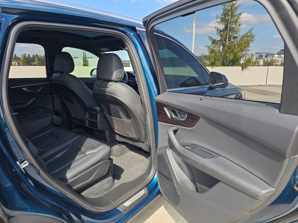 2022 Audi Q7 55 Prestige photo 14