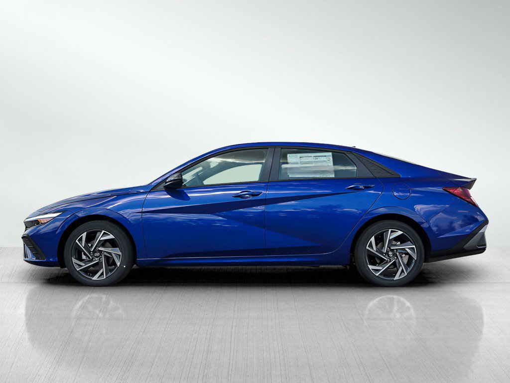 2025 Hyundai Elantra SEL Sport photo 3