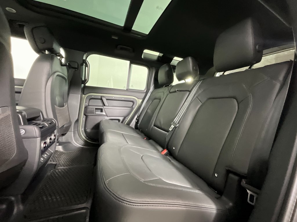 2025 Land Rover Defender 110 S photo 4