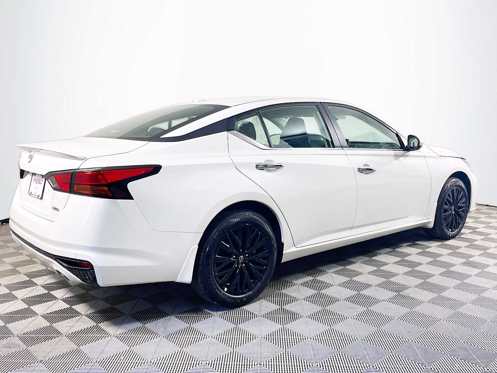 2025 Nissan Altima SV Special Edition photo 2