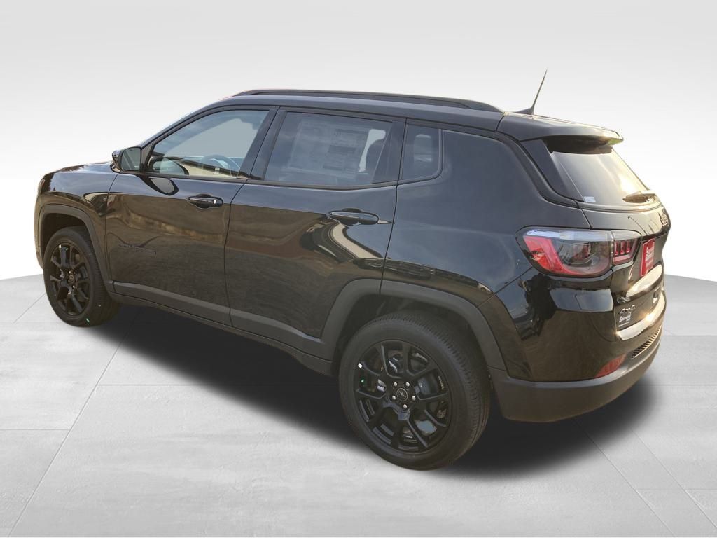 2025 Jeep Compass Latitude photo 2