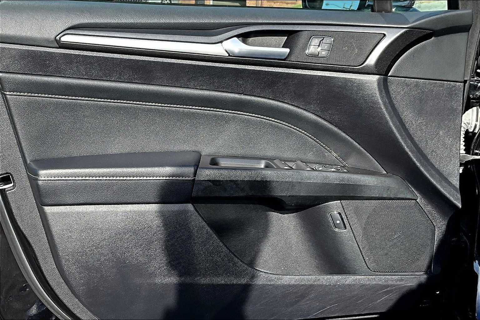 2019 Ford Fusion Hybrid Titanium photo 20