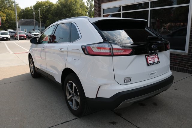 2022 Ford Edge SEL photo 16