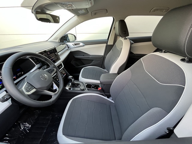 2025 Volkswagen Taos SE photo 2