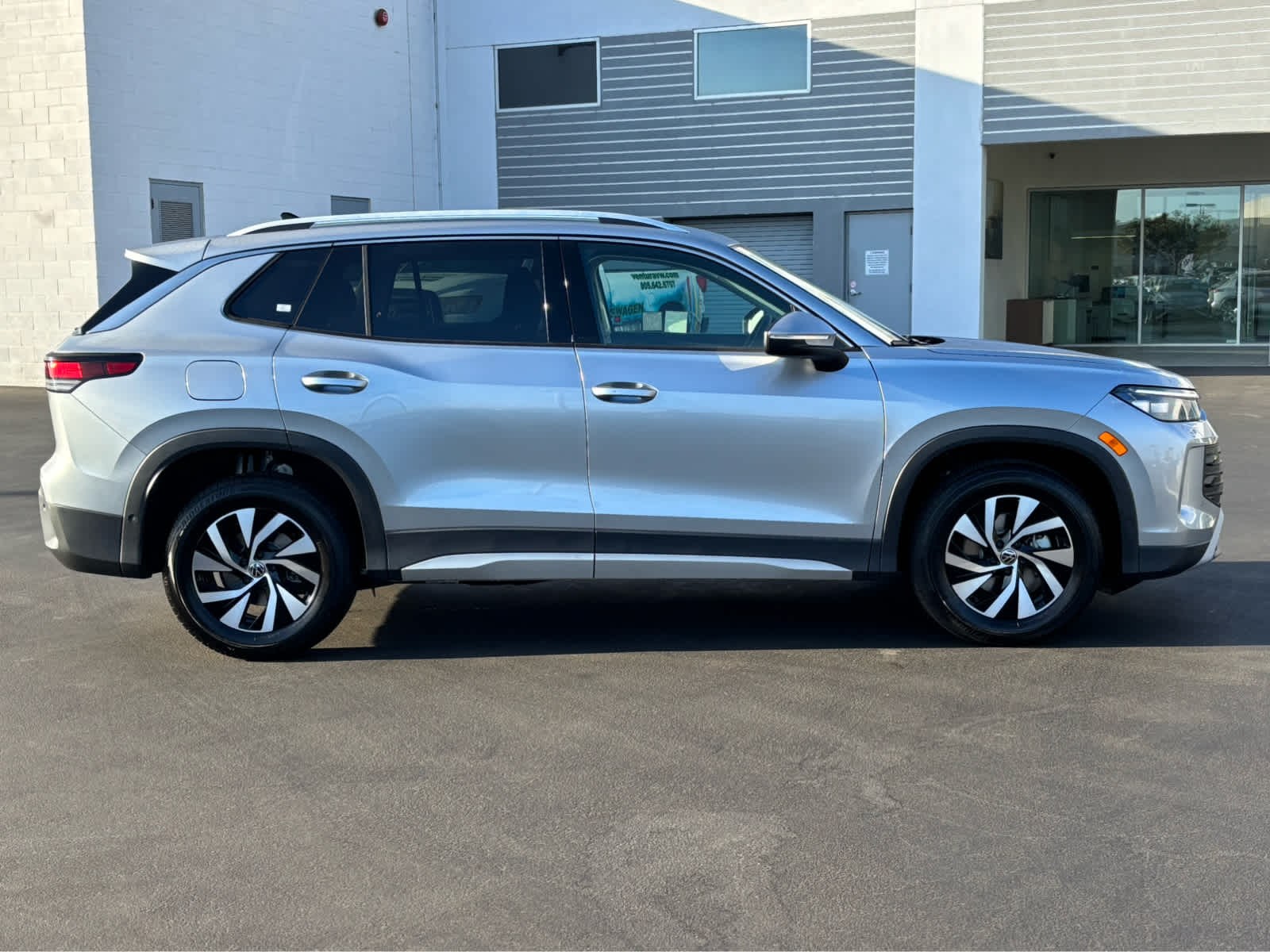 2025 Volkswagen Tiguan S photo 2