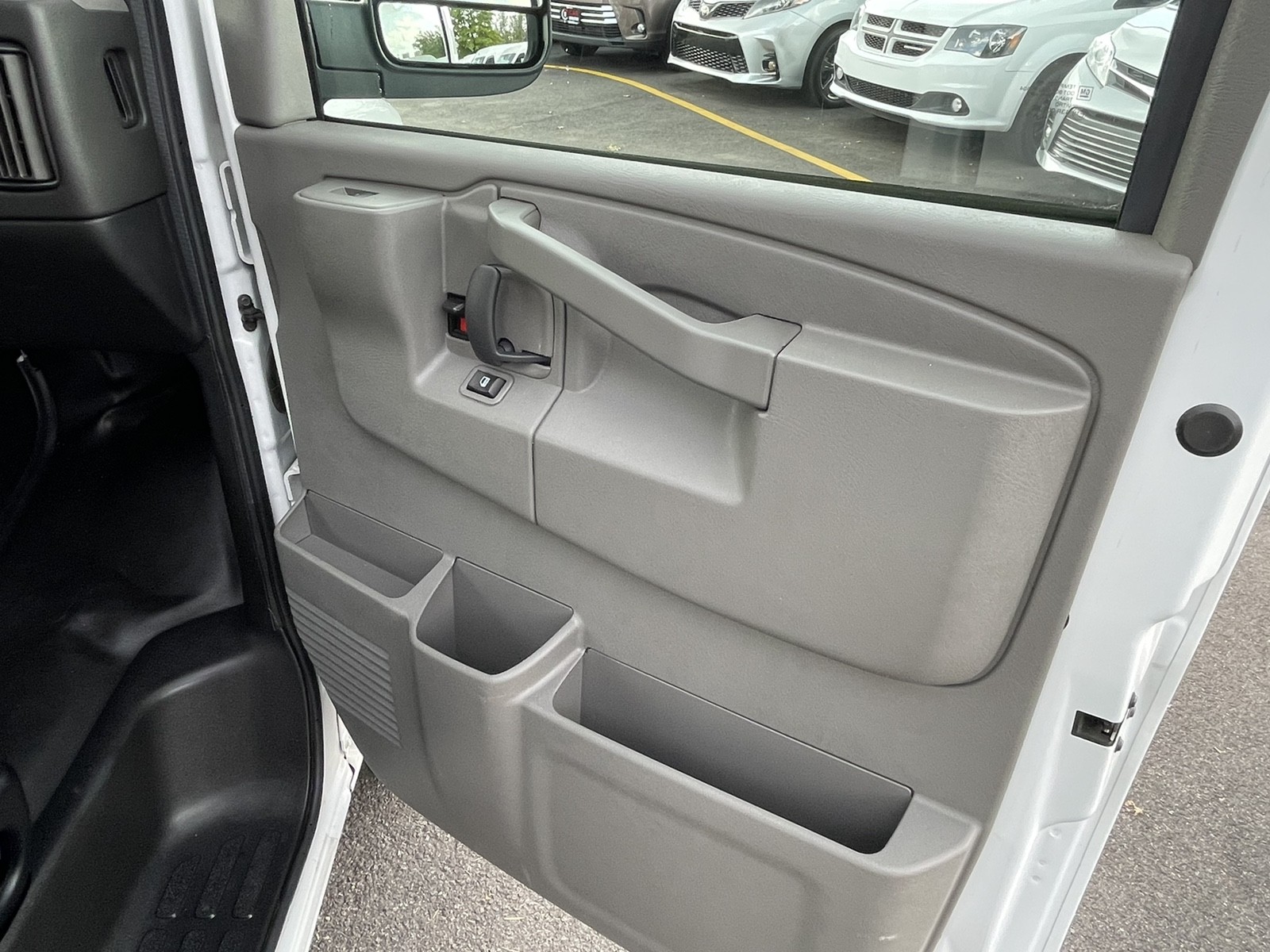 2019 Chevrolet Express Cargo Van photo 25