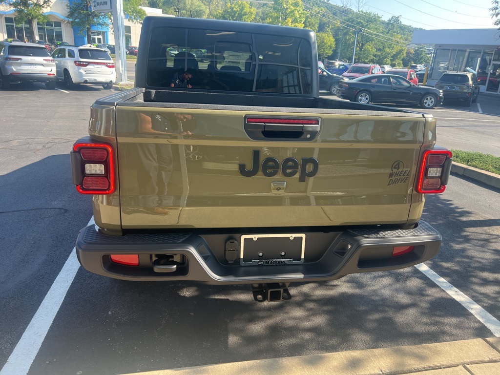 2025 Jeep Gladiator Willys photo 4