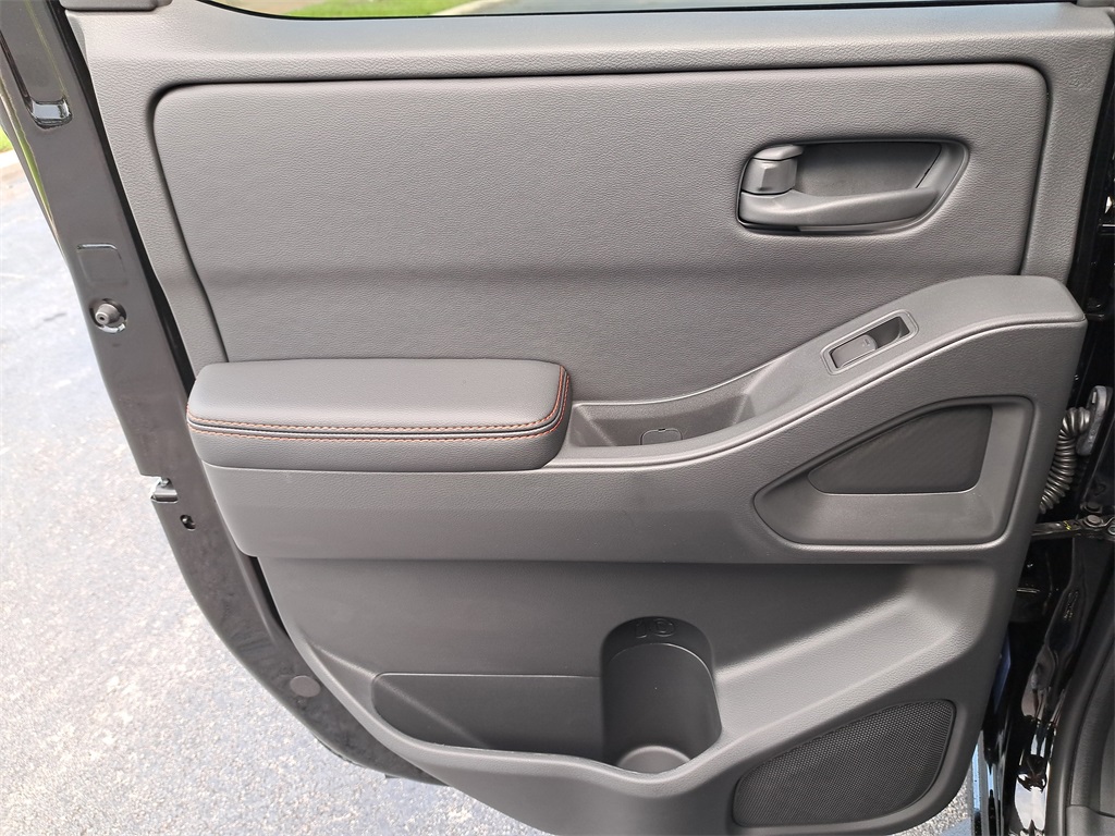 2026 Nissan Frontier Crew Cab PRO-4X photo 14