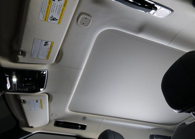 2023 Land Rover Range Rover Autobiography photo 26