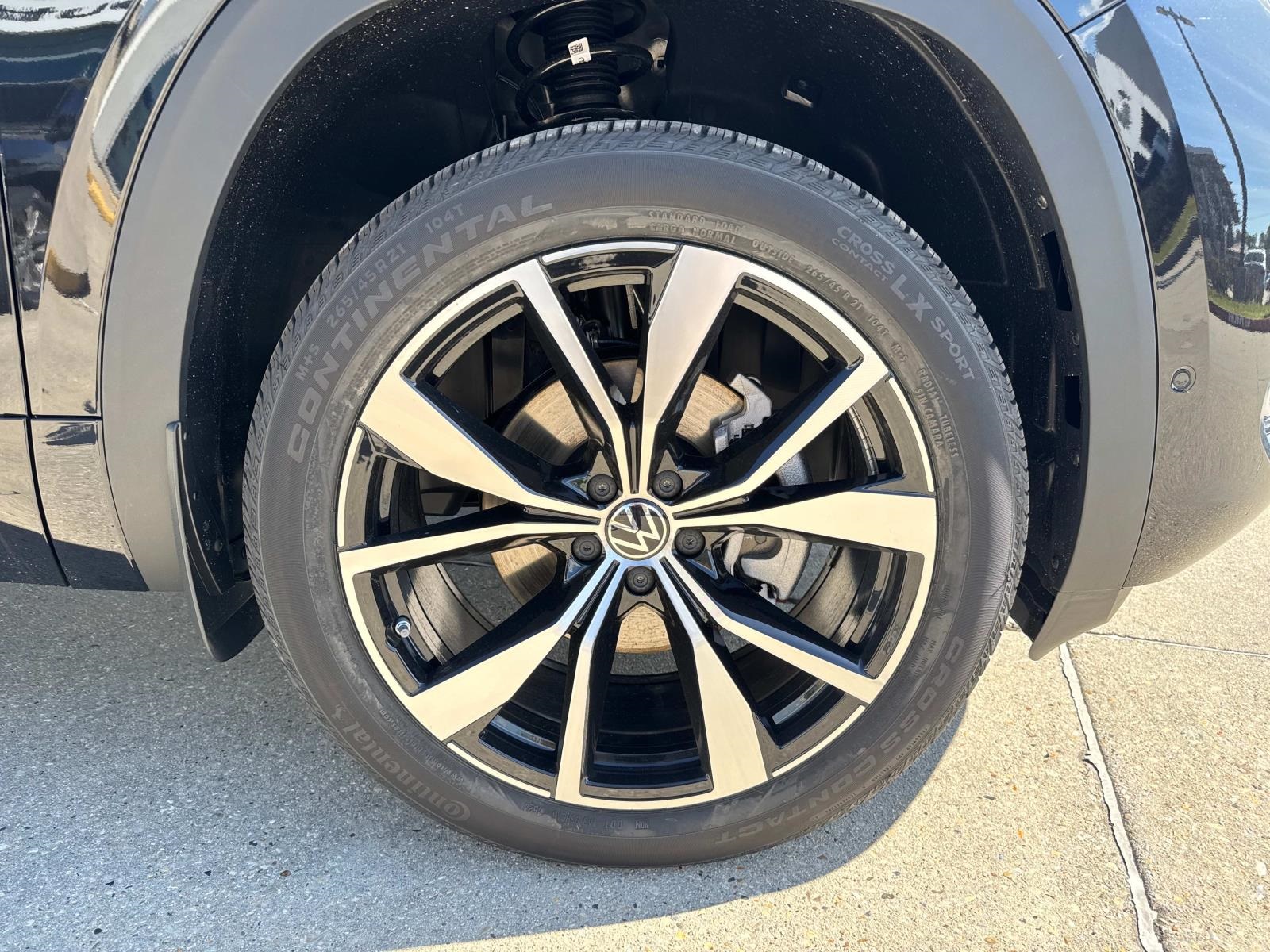 2025 Volkswagen Atlas SEL Premium R-Line photo 3