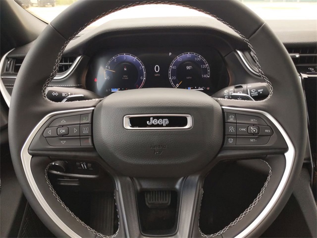 2025 Jeep Grand Cherokee Laredo Altitude photo 19