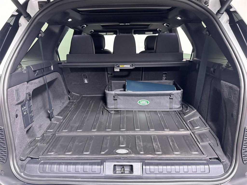2025 Land Rover Discovery S photo 19