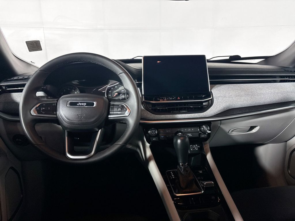 2024 Jeep Compass Latitude photo 8