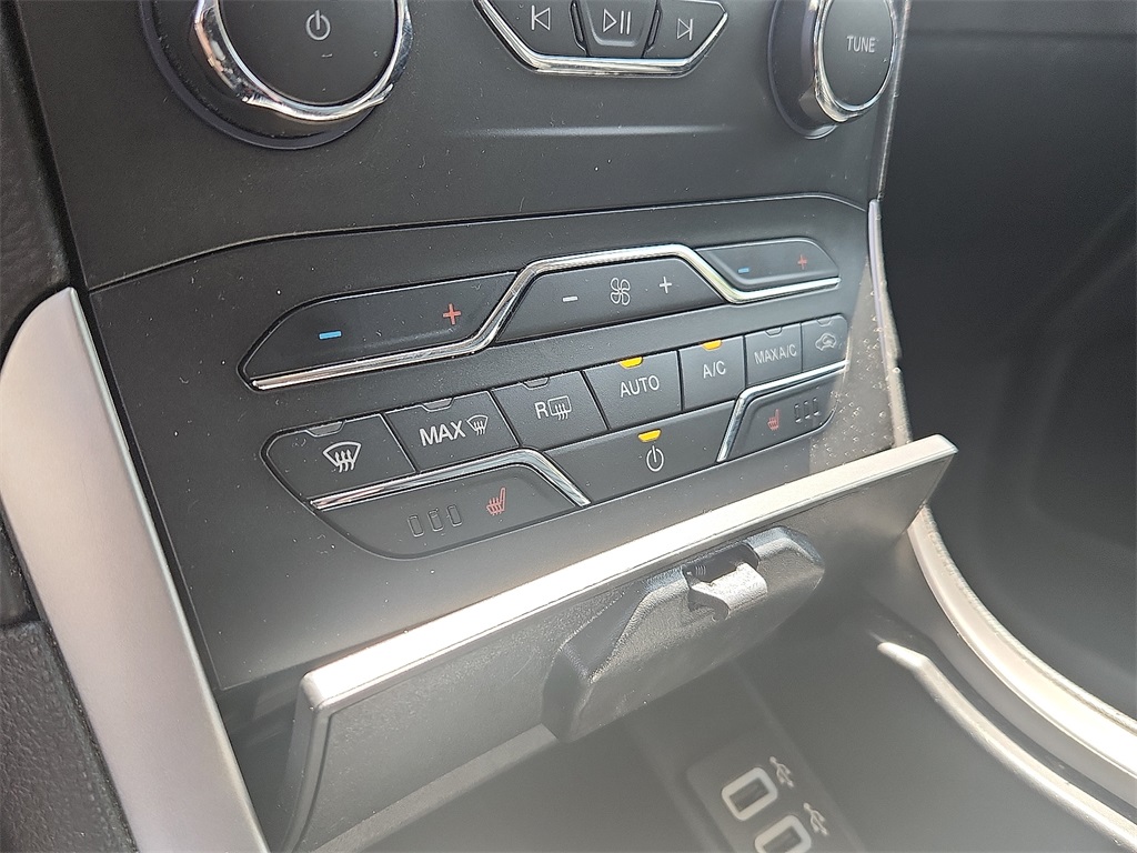2020 Ford Edge SEL photo 15