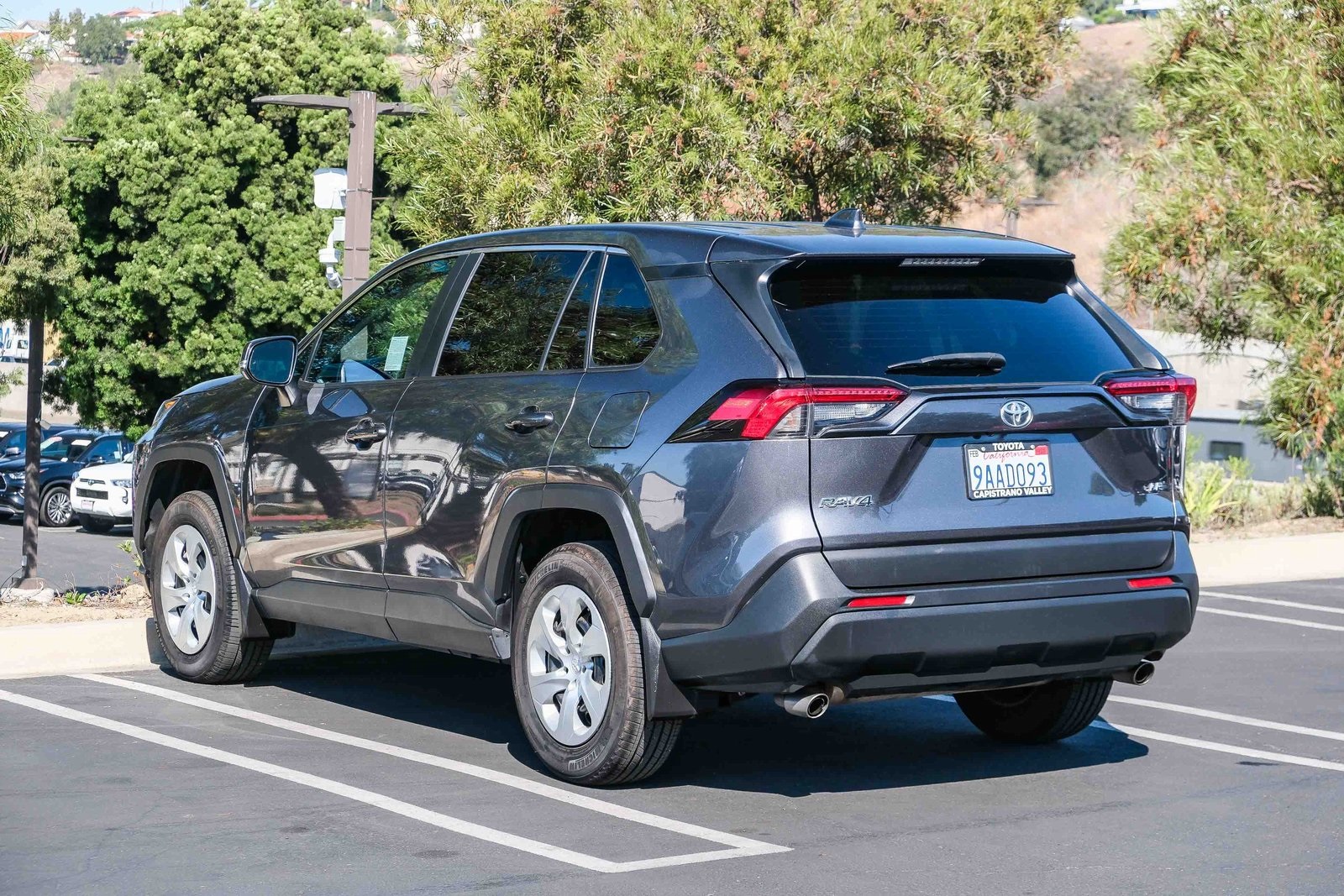 2022 Toyota RAV4 LE photo 8