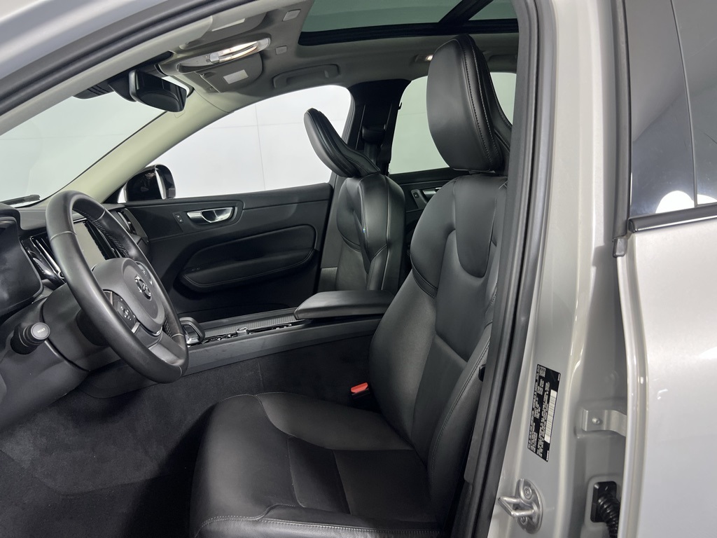 2024 Volvo XC60 B5 Core photo 19