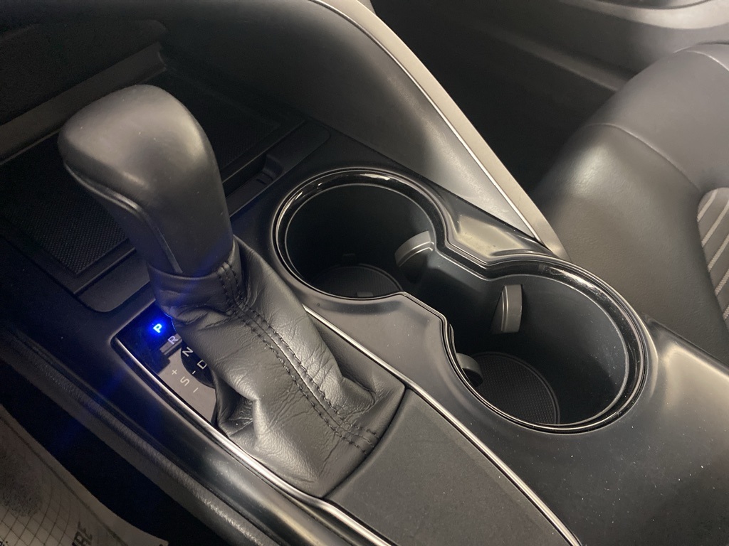 2018 Toyota Camry SE photo 25