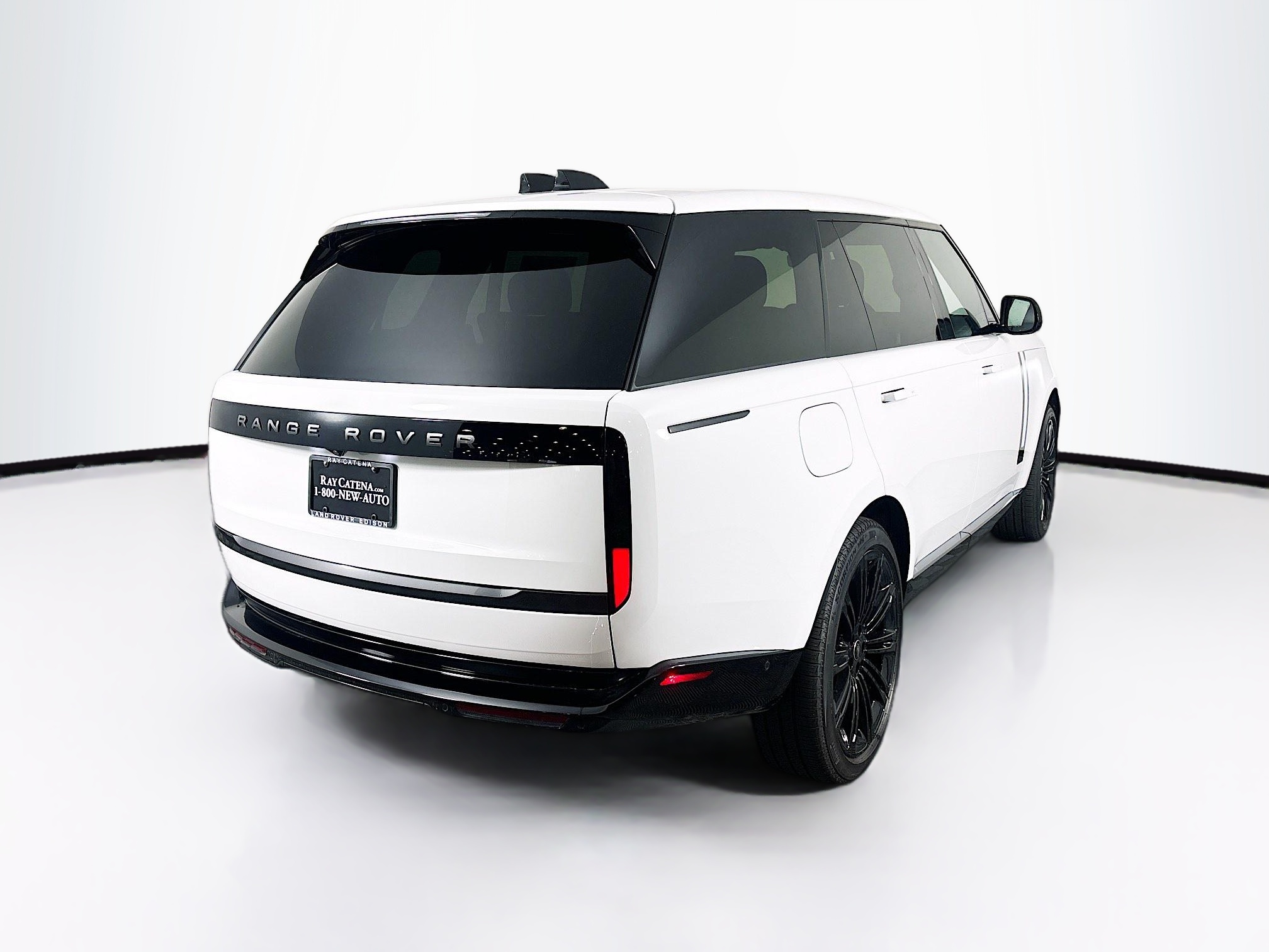 2025 Land Rover Range Rover SE photo 3