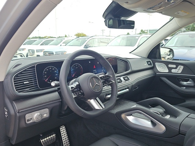 2026 Mercedes Benz GLS 450 4MATIC photo 17