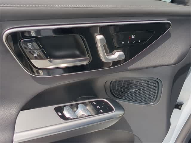 2025 Mercedes Benz GLC 300 4MATIC photo 9