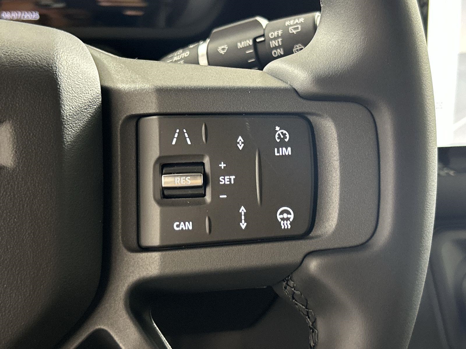 2025 Land Rover Defender 110 S photo 13