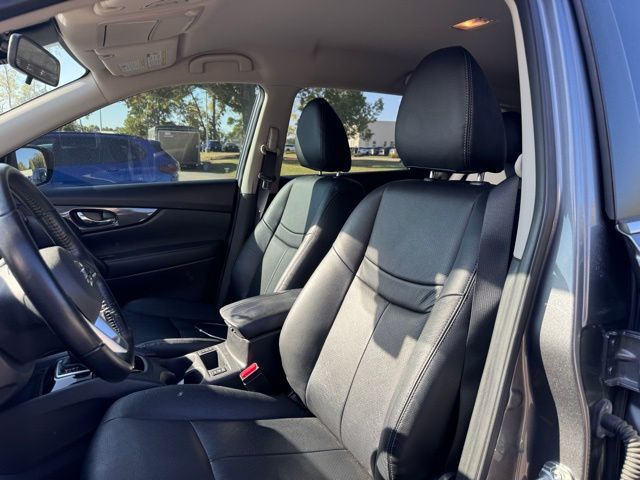 2020 Nissan Rogue SV photo 6