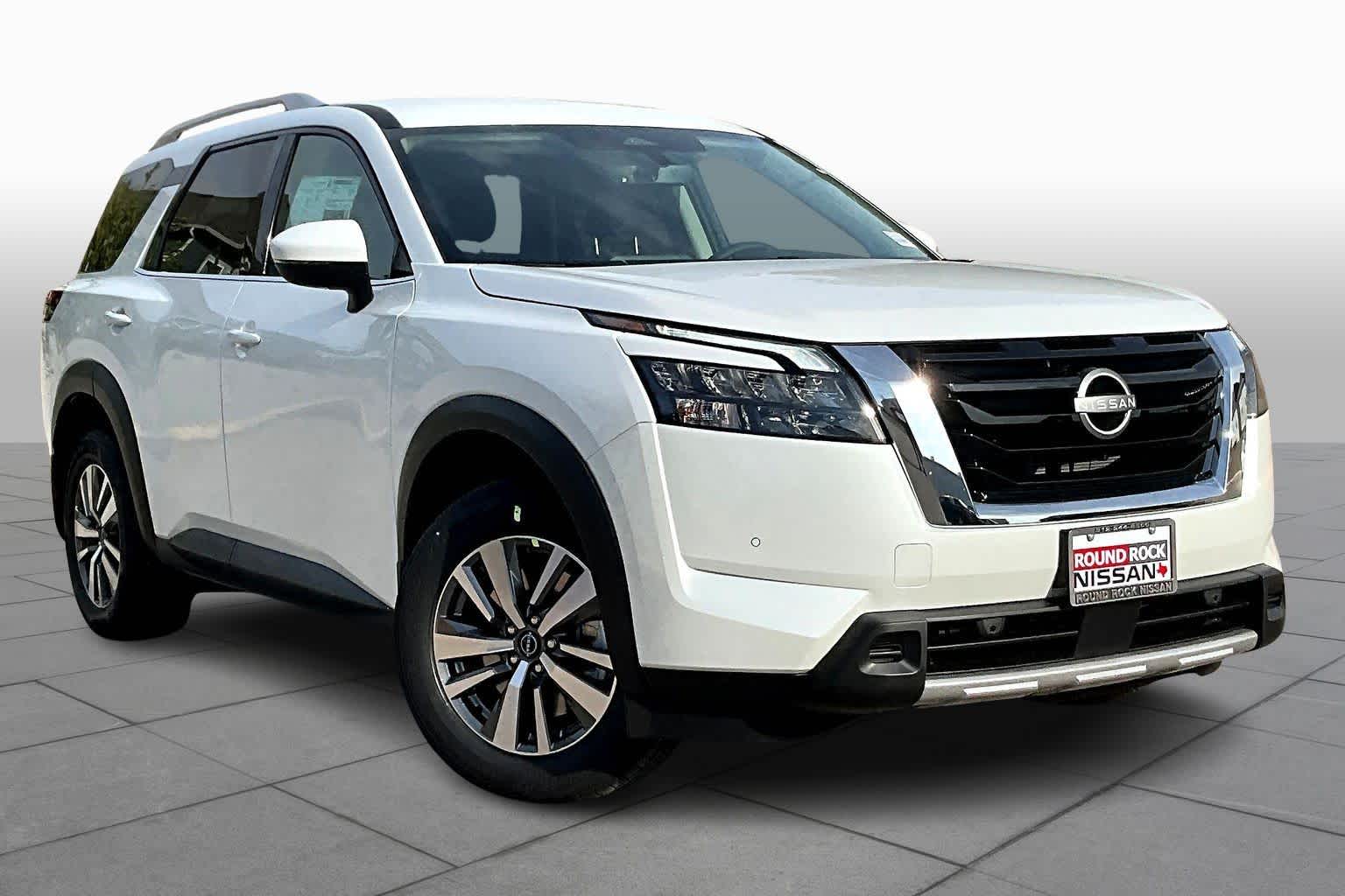 2025 Nissan Pathfinder SL photo 2
