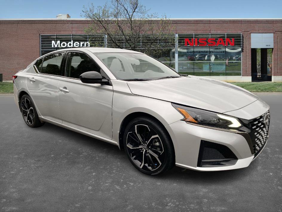2023 Nissan Altima 2.5 SR photo 5