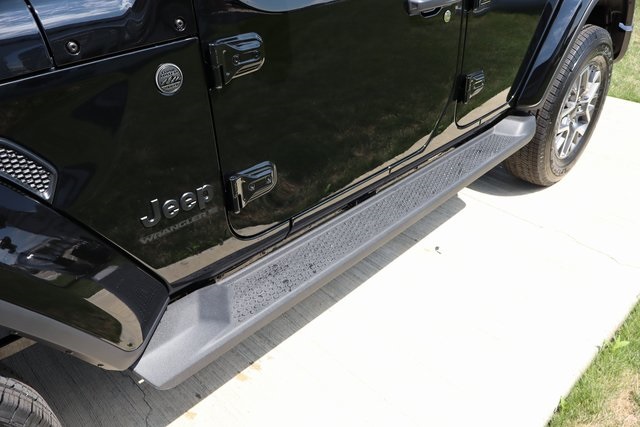2025 Jeep Wrangler Sahara photo 29