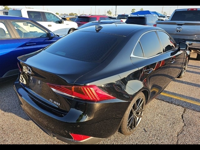 2019 Lexus IS 300 photo 3