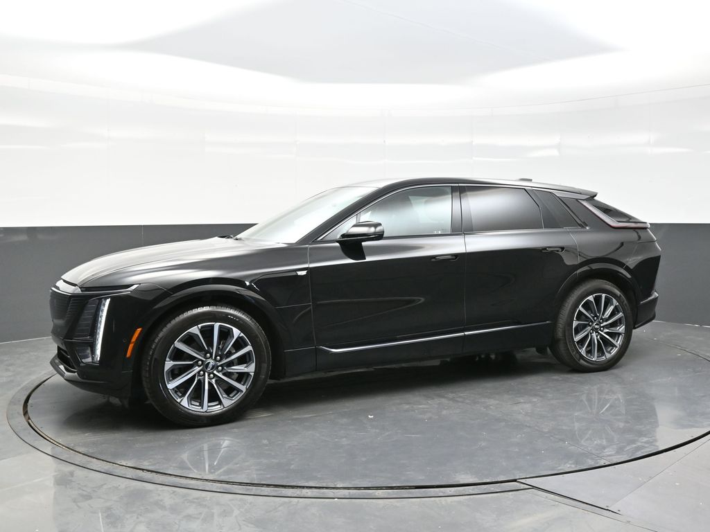 2024 Cadillac Lyriq Sport photo 2