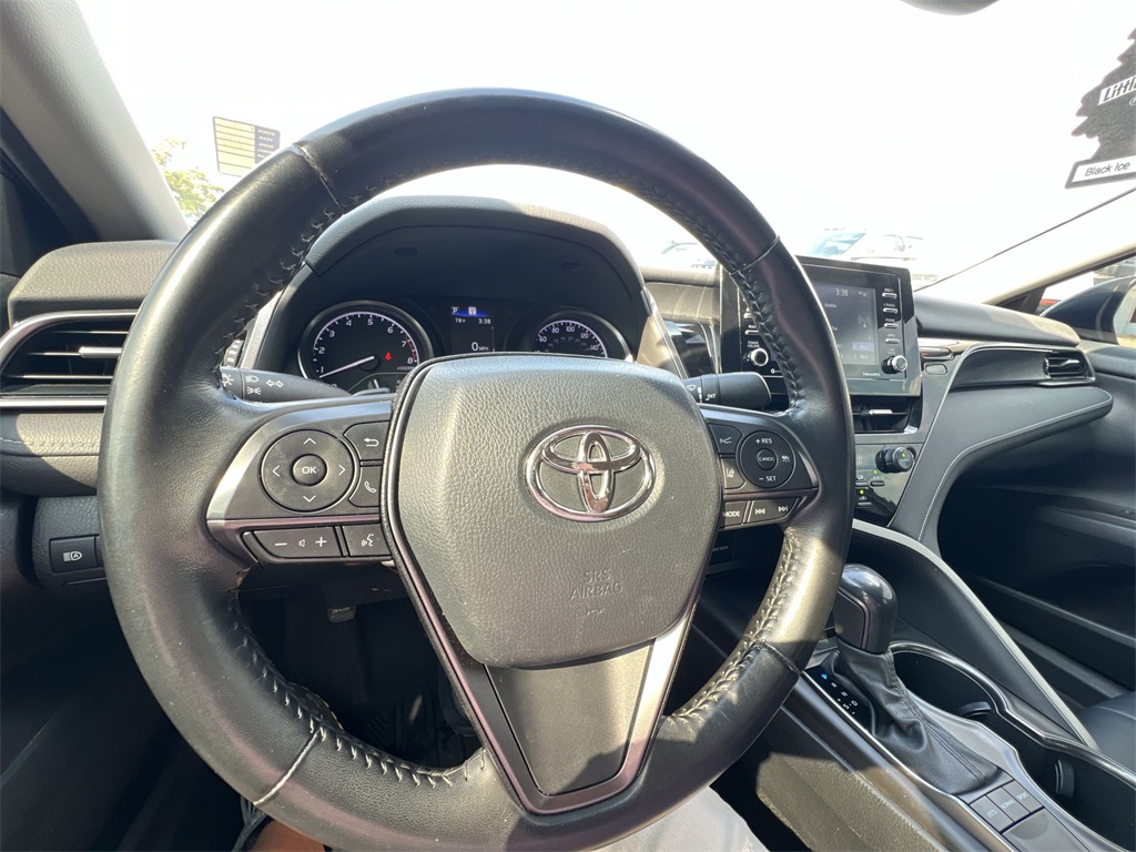 2022 Toyota Camry SE photo 17