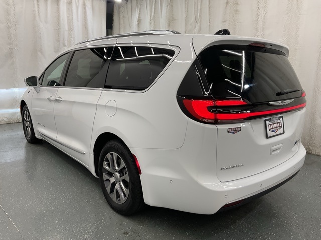 2024 Chrysler Pacifica Hybrid Pinnacle photo 5
