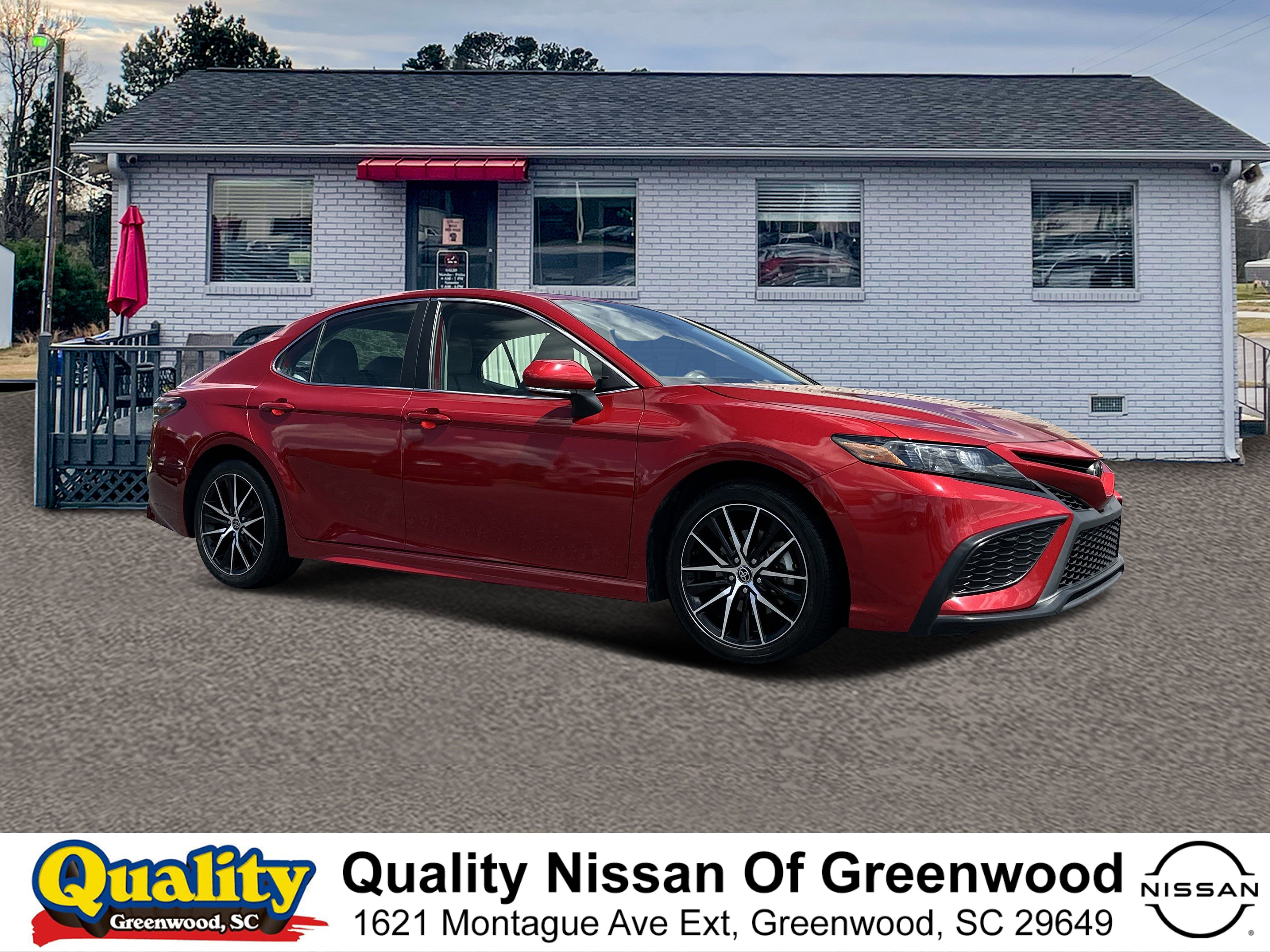 2023 Toyota Camry SE's photo