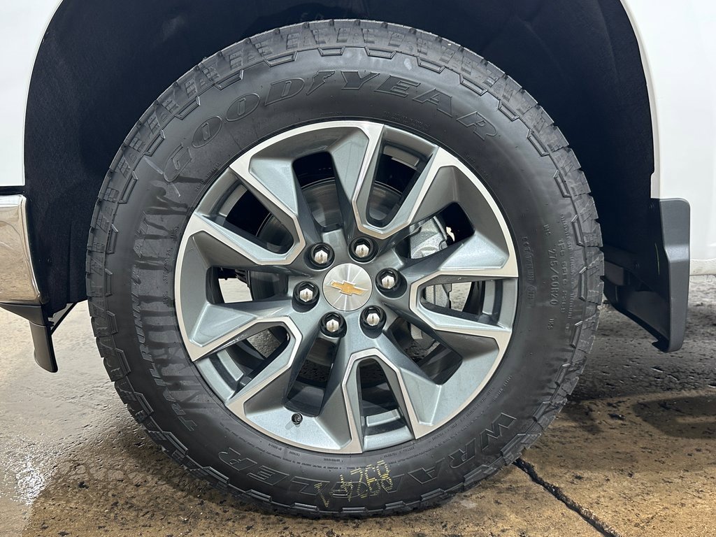 2026 Chevrolet Silverado 1500 LT photo 3