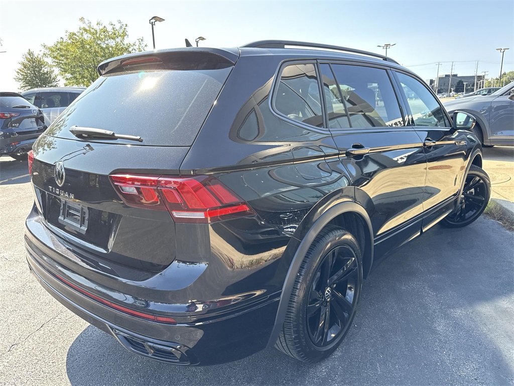 2023 Volkswagen Tiguan SE R-Line Black photo 3