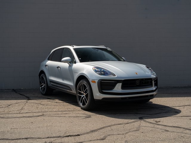 2026 Porsche Macan T photo 9