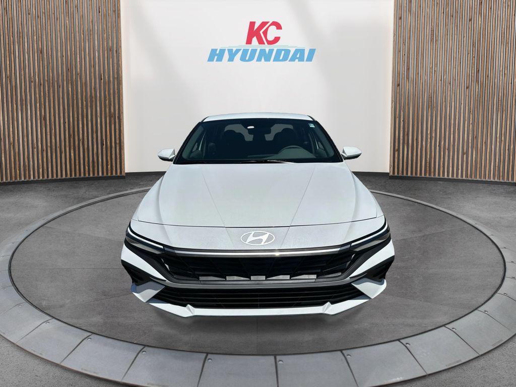 2025 Hyundai Elantra Hybrid photo 2