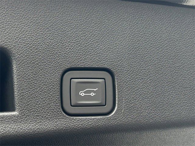 2026 Chevrolet Traverse RS photo 2