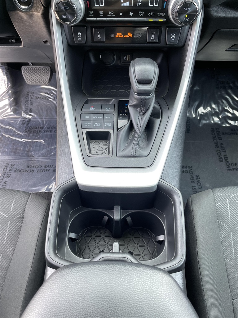 2024 Toyota RAV4 XLE photo 20