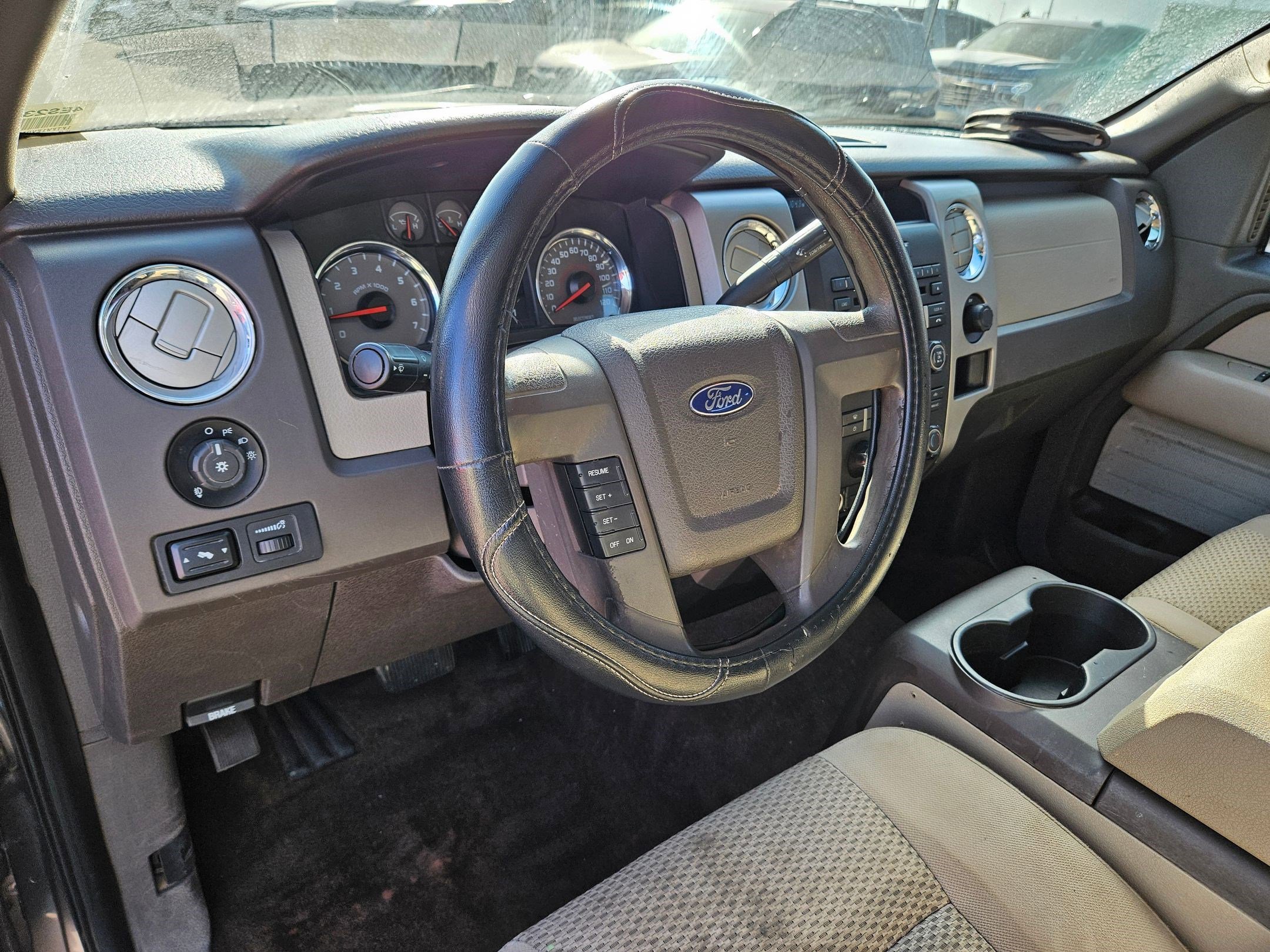 2010 Ford F-150 XLT photo 11