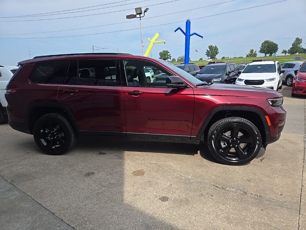 2025 Jeep Grand Cherokee Limited photo 12