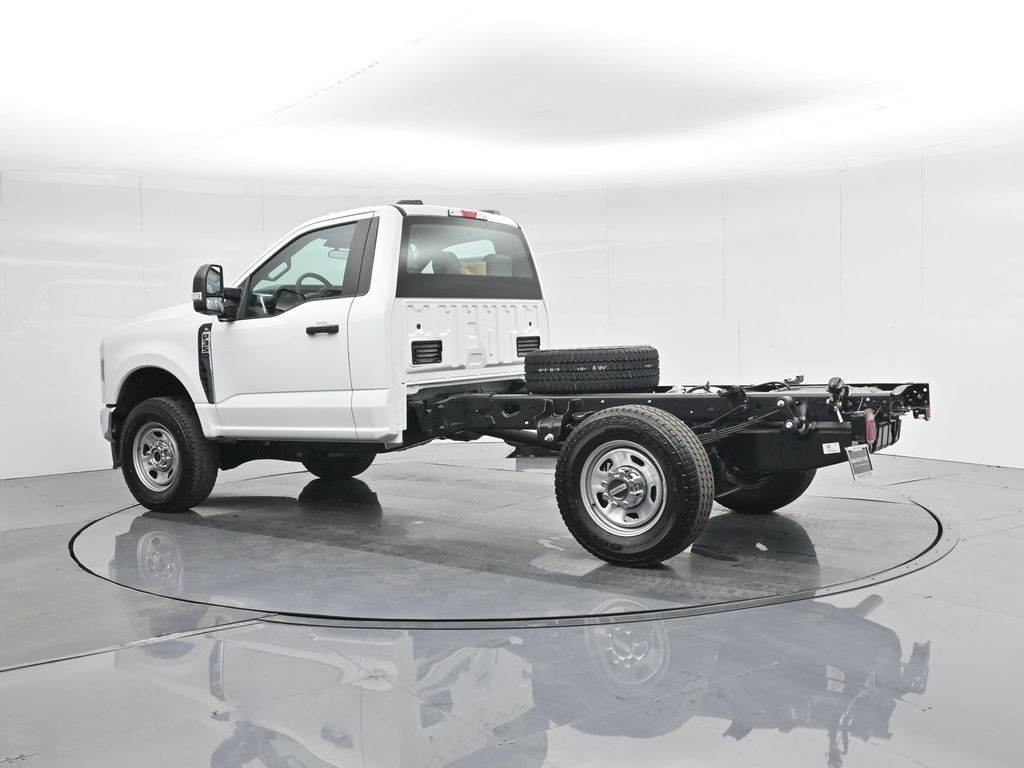 2025 Ford F-350 Super Duty XL