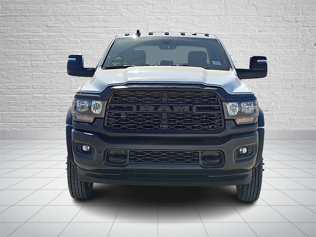 2024 Ram 5500 Tradesman photo 3